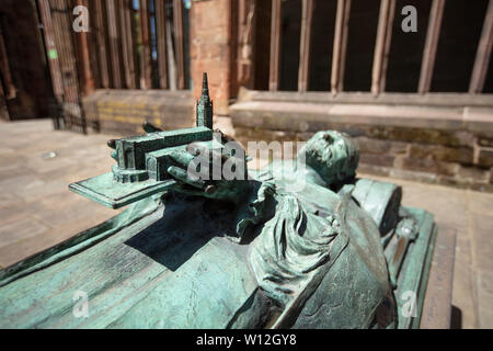 Coventry, Warwickshire, United Kingsom, 27 juin 2019, l'effigie et tombeau de Huyshe Yeatman Biggs à l'église cathédrale de Saint Michel Banque D'Images