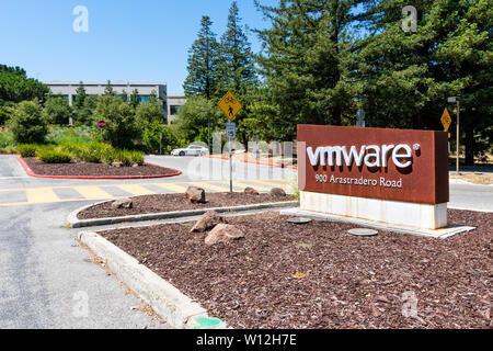 21 juin 2019, Palo Alto / CA / USA - Entrée au campus VMware situé dans la Silicon Valley, VMware fournit une plate-forme de cloud computing et de la virtualisation Banque D'Images