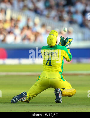 Londres, Royaume-Uni. 29 Juin, 2019. 29 juin 2019, le Lords Cricket Ground, Londres, Angleterre, Coupe du Monde de Cricket ICC, la Nouvelle-Zélande et l'Australie ; Alex Carey de l'Australie les captures Ross Taylor de la Nouvelle-Zélande : Action Crédit Plus Sport Images/Alamy Live News Banque D'Images