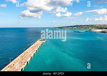 Avis de Bridgetown, Barbade - Tropical Island - mer des Caraïbes - port de croisière et pier Banque D'Images