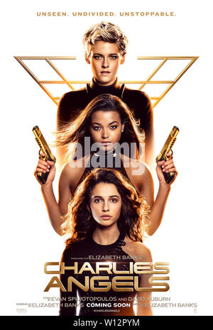 DATE DE SORTIE : Novembre 15, 2019 Title : Charlie's Angels STUDIO : Columbia Pictures Réalisateur : Elizabeth Banks PLOT : Redémarrage de la comédie d'action 2000 sur la base des années 70, série télévisée. Une nouvelle génération de détectives privés travaillant pour le mystérieux Charlie. Avec : Kristen Stewart, Ella Balinska, Naomi Scott affiches (crédit Image : © Columbia Pictures/photos) Banque D'Images