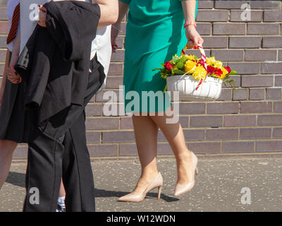 Sa Majesté la reine est arrivée à Croy gare sur le train royal, lors d'une visite à Cumbernauld à proximité, l'Écosse. Elle rencontre les élèves de Greenfaulds High School de la ville, tout en visitant une exposition là. Banque D'Images