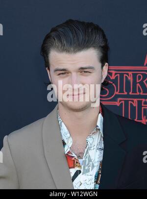 Joe Keery assiste à "l'étranger choses' Saison 3 Première mondiale à Santa Monica High School Hall Barnum à Santa Monica, Californie, USA, le 29 juin 2019. Dans le monde d'utilisation | Banque D'Images