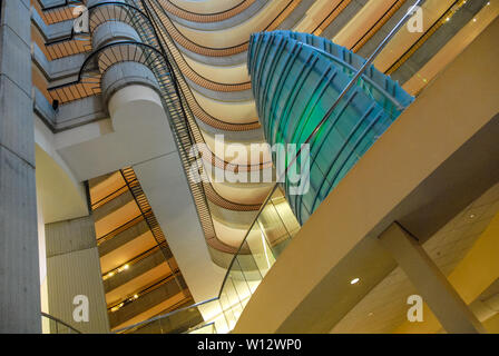 Vue de l'intérieur de l'Atlanta Marriott Marquis, conçu par l'architecte John légendaire. C. Portman, au centre-ville d'Atlanta, Géorgie. (USA) Banque D'Images