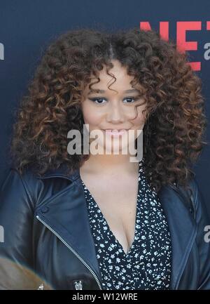 Talia Jackson lors de la première mondiale de la saison 3 de la série