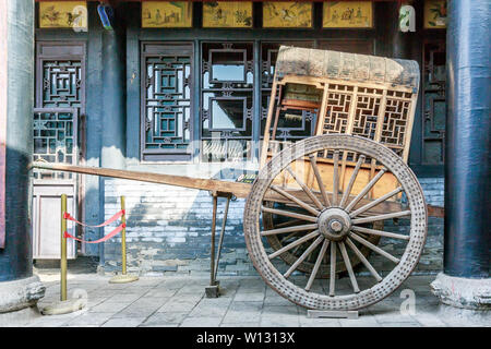 Collection de voitures anciennes dans la chambre de commerce chinoise Musée dans l'ancienne ville de Pingyao, dans la province du Shanxi Banque D'Images