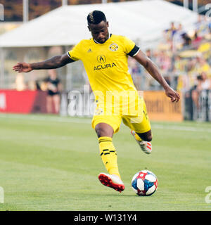 29 juin 2019 : Columbus Crew SC defender Waylon Francis (14) envoie le ballon sur le terrain contre Orlando City dans leur jeu à Columbus, Ohio, USA. Brent Clark/Alamy Live News Banque D'Images