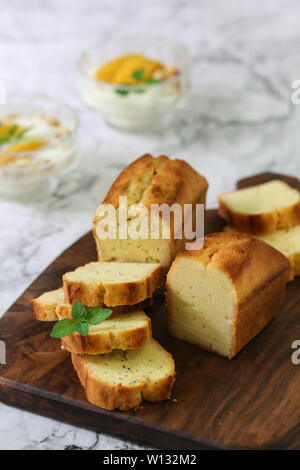 Gâteau au citron de livres et d'un quatre-quarts de persil. Banque D'Images