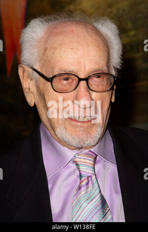 New York, USA. 9 novembre, 2008. Eli Wallach au Neighborhood Playhouse School of the Theatre Gala 80e anniversaire et la réunion à Tavern on the Green. Crédit : Steve Mack/Alamy Banque D'Images