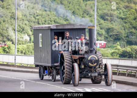 Kinsale, Cork, Irlande. 29 Juin, 2019. Les moteurs à vapeur d'époque ancienne façon de faire il y a sur le pont à Kinsale, dans le comté de Cork, dans le cadre d'une journée trois cours sur la route de Baltimore à Kinsale pour lever des fonds pour la RNLI. Crédit : David Creedon/Alamy Live News Banque D'Images