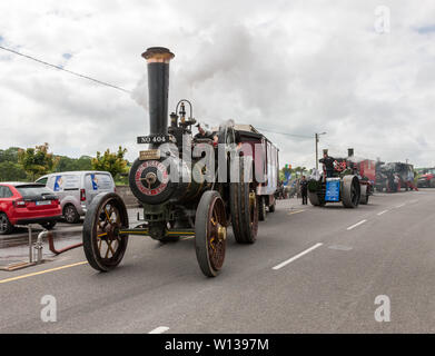 Ballinspittle, Cork, Irlande. 29 Juin, 2019. Un vieux moteur à vapeur d'époque de faire son chemin à travers les rues de Ballinspittle, Paris dans le cadre d'une journée trois cours sur la route de Baltimore à Kinsale pour lever des fonds pour la RNLI > Crédit : David Creedon/Alamy Live News Banque D'Images