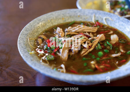 Dans un bol de nouilles chinoises Banque D'Images