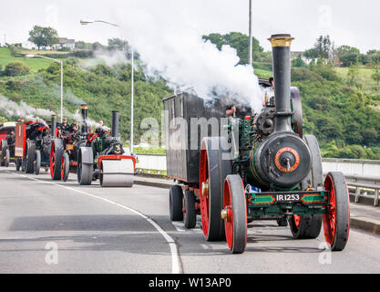 Kinsale, Cork, Irlande. 29 Juin, 2019. Les moteurs à vapeur d'époque ancienne façon de faire il y a sur le pont à Kinsale, dans le comté de Cork, dans le cadre d'une journée trois cours sur la route de Baltimore à Kinsale pour lever des fonds pour la RNLI. Crédit : David Creedon/Alamy Live News Banque D'Images