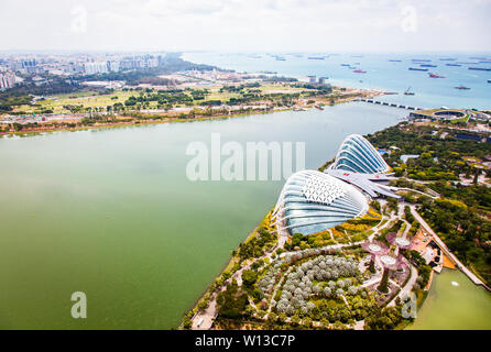 Singapour, Singapour - Mars 2019 - vue aérienne sur la baie et les jardins par supertree grove Banque D'Images