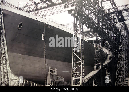 Photographie de la Titanic navire sera construit à l'expérience Titanic Museum dans le Titanic Quarter, Belfast, County Antrim, Northern Ireland, UK. Banque D'Images