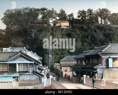 [ 1890 - Japon ] - Yokohama, Motomachi Motomachi Hyakudan ('une centaine d'étapes") à Yokohama, Kanagawa, Japon. Le sanctuaire shinto au sommet de la colline est-Sengen jinja. Le pont en acier à l'avant-plan est Maedabashi, conçu par Tetsuo Tsuchida en 1890. Le Maedabashi original a été faite de bois et construit lorsque le canal Horikawa, séparant des étrangers à partir de la section japonaise de Yokohama, a été creusé en 1860. 19e siècle vintage albumen photo. Banque D'Images