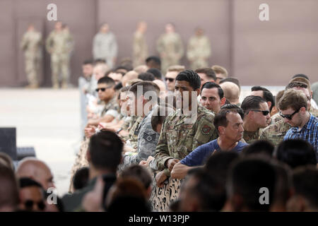 Osan, Seoul, Corée du Sud. 30 Juin, 2019. 30 juin 2019-Osan, en Corée du sud-d'une centaine de militaires américains se attendre que leur président Donald Trmp à base aérienne militaire de Osan, en Corée du Sud. Le président américain, Donald Trump, rencontrez le dirigeant nord-coréen Kim Jong Un DMZ à aujourd'hui, le temps de la Corée. Credit : Ryu Seung-Il/ZUMA/Alamy Fil Live News Banque D'Images