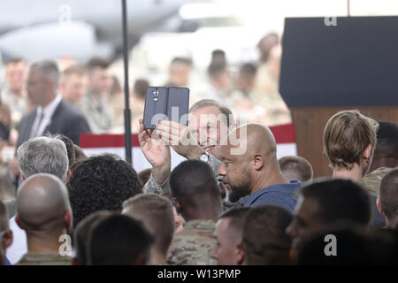 Osan, Seoul, Corée du Sud. 30 Juin, 2019. 30 juin 2019-Osan, en Corée du sud-d'une centaine de militaires américains se attendre que leur président Donald Trmp à base aérienne militaire de Osan, en Corée du Sud. Le président américain, Donald Trump, rencontrez le dirigeant nord-coréen Kim Jong Un DMZ à aujourd'hui, le temps de la Corée. Credit : Ryu Seung-Il/ZUMA/Alamy Fil Live News Banque D'Images