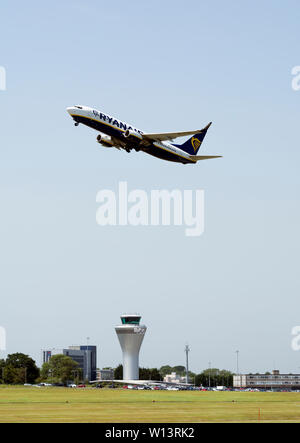 Ryanair Boeing 737-8comme à l'aéroport de Birmingham, UK (AE-FTS) Banque D'Images