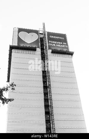 14 juin 2019 le deuxième anniversaire de la tragédie, et la Tour de Grenfell, une communauté toujours en deuil. Kensington, London, UK : Crédit B. Catterall Banque D'Images