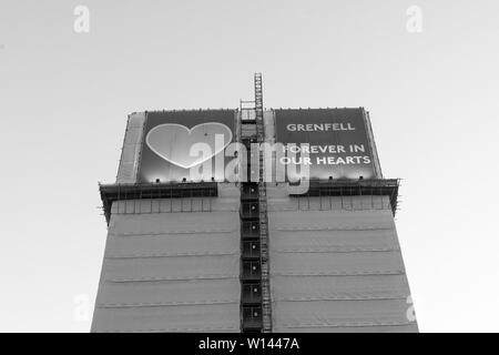 14 juin 2019 le deuxième anniversaire de la tragédie, et la Tour de Grenfell, une communauté toujours en deuil. Kensington, London, UK : Crédit B. Catterall Banque D'Images