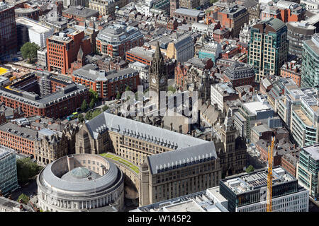 Vue aérienne du centre-ville de Manchester, dont l'hôtel de ville, juin 2019 Banque D'Images