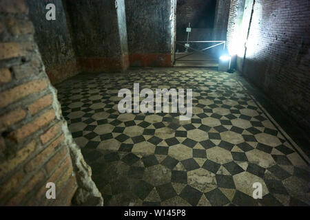 Domus Aurea, l'empereur Nero's Golden place en ce moment en cours d'excavation sous terre près du Colisée à Rome Banque D'Images