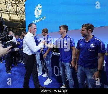 Gelsenkirchen, Allemagne. 30 Juin, 2019. firo : 30.06.2019, football, 1.Bundesliga, la saison 2019/2020, le FC Schalke 04, JHV, AGA, Clemens TONNIES et l'utilisation dans le monde entier | U19 Crédit : afp/Alamy Live News Banque D'Images