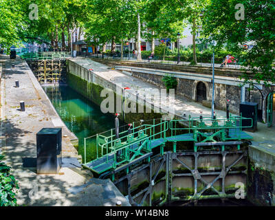 Écluses sur le Canal Saint-Martin, Paris, France. Banque D'Images