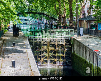 Écluses sur le Canal Saint-Martin, Paris, France. Banque D'Images