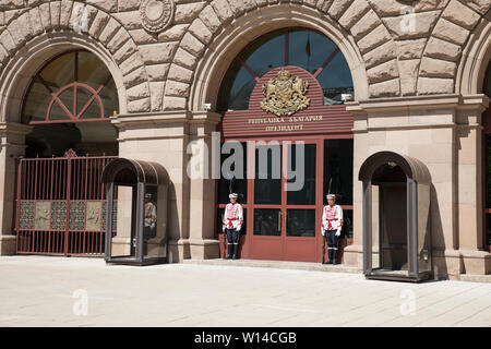 Sofia, Bulgarie - 30 juin 2019 : Le bâtiment de la présidence de la République bulgare dans le centre de Sofia, Bulgarie. Banque D'Images