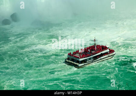 Les bateaux de tourisme de Hornblower à Niagara Falls, Ontario, Canada Banque D'Images