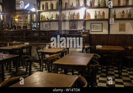 BUENOS AIRES, ARGENTINE - CIRCA AOÛT 2017 : extérieur du Bar Plaza Dorrego. Bar Plaza Dorrego est un de ces super-évocatrice, old-school, classique Banque D'Images