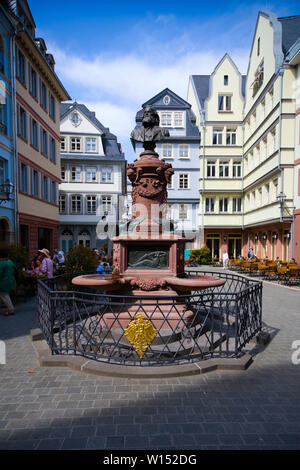 Fontaine Friedrich-Stoltze-Brunnen à Francfort-sur-le-main, en Allemagne Banque D'Images