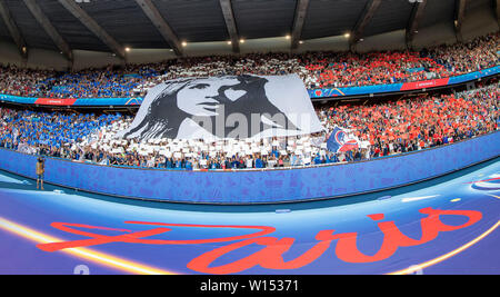 Paris, Frankreich. 28 Juin, 2019. France, Paris, Parc des Princes, 28.06.2019, Football - Coupe du Monde féminine de la FIFA - quarts - France - USA : Image chlRo des fans français | Conditions de crédit dans le monde entier : dpa/Alamy Live News Banque D'Images