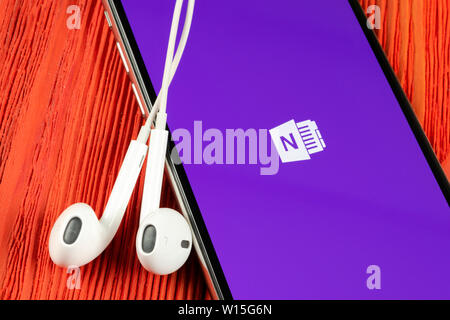 Helsinki, Finlande, le 4 mai 2019 : l'icône de l'application Office OneNote de Microsoft sur Apple iPhone écran X close-up. Microsoft One Note icône de l'application. Microsoft sur Banque D'Images