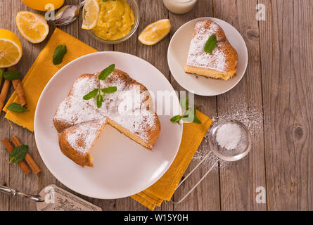 Gâteau à la crème de citron. Banque D'Images