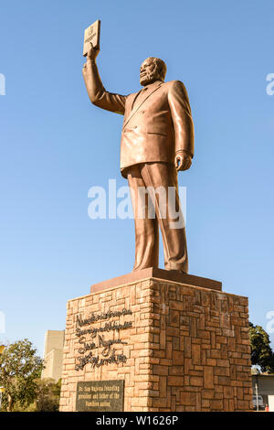 Statue de Sam Nujoma, le premier président de la Namibie, Musée de l'indépendance namibienne, Robert Mugabe Avenue, Windhoek, Namibie Banque D'Images