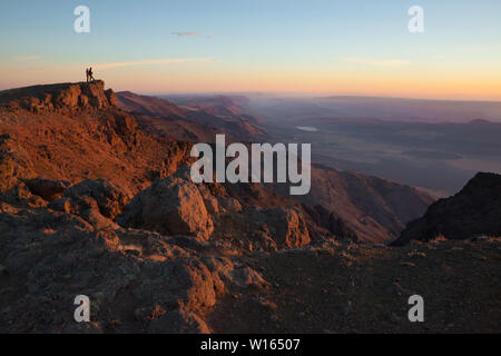 Lever du soleil sur le sommet de la montagne près de Oregon Frenchglen Steens Banque D'Images