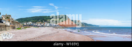 Vue panoramique de Sidmouth, une petite ville balnéaire de la côte sud du Devon, au sud-ouest de l'Angleterre, à l'est à Salcombe Hill et Red Cliffs Banque D'Images