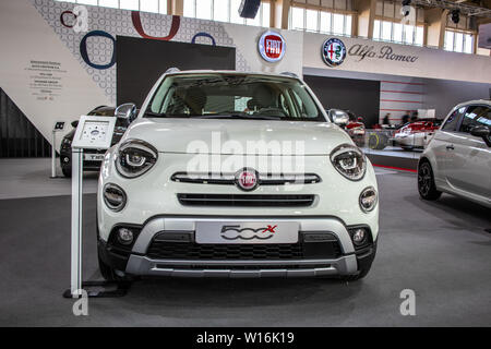 Poznan, Pologne, mars 2019 Fiat blanc 500X, Poznan International Motor Show, croisement d'un véhicule utilitaire sport (VUS) fabriqués par Fiat Banque D'Images