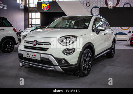 Poznan, Pologne, mars 2019 Fiat blanc 500X, Poznan International Motor Show, croisement d'un véhicule utilitaire sport (VUS) fabriqués par Fiat Banque D'Images