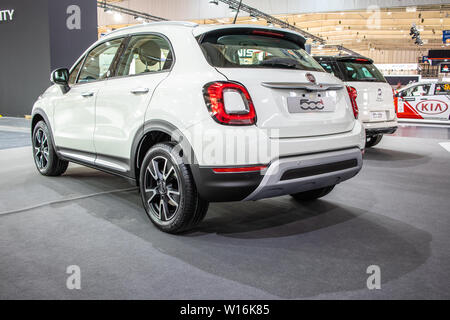 Poznan, Pologne, mars 2019 Fiat blanc 500X, Poznan International Motor Show, croisement d'un véhicule utilitaire sport (VUS) fabriqués par Fiat Banque D'Images