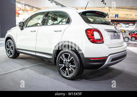 Poznan, Pologne, mars 2019 Fiat blanc 500X, Poznan International Motor Show, croisement d'un véhicule utilitaire sport (VUS) fabriqués par Fiat Banque D'Images