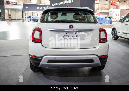 Poznan, Pologne, mars 2019 Fiat blanc 500X, Poznan International Motor Show, croisement d'un véhicule utilitaire sport (VUS) fabriqués par Fiat Banque D'Images