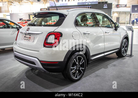 Poznan, Pologne, mars 2019 Fiat blanc 500X, Poznan International Motor Show, croisement d'un véhicule utilitaire sport (VUS) fabriqués par Fiat Banque D'Images