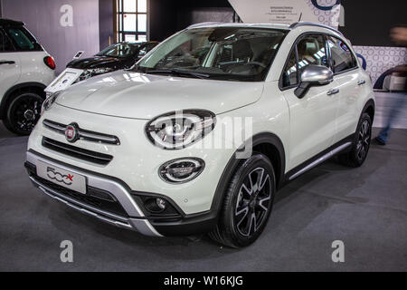 Poznan, Pologne, mars 2019 Fiat blanc 500X, Poznan International Motor Show, croisement d'un véhicule utilitaire sport (VUS) fabriqués par Fiat Banque D'Images