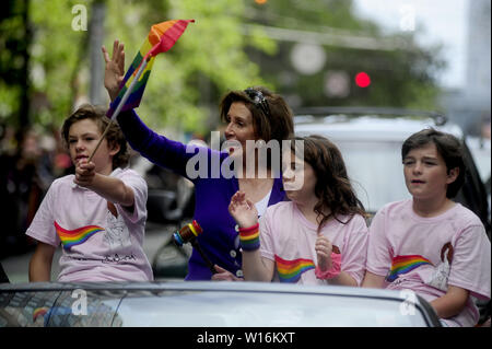 San Francisco, CA, USA. 30 Juin, 2019. San Francisco, CA, États-Unis - Le Président de la Chambre des représentants, Nancy Pelosi s'est joint à la ville de San Francisco, sa ville natale, la fierté de célébrer le 30 juin. Credit : Eaux Neal/ZUMA/Alamy Fil Live News Banque D'Images