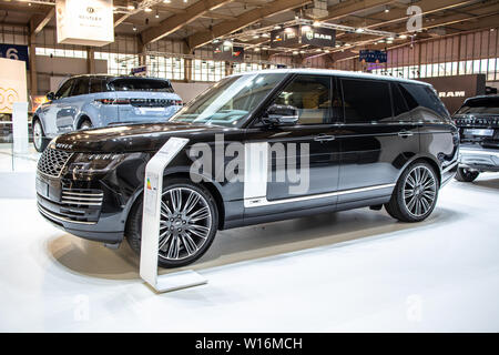 Poznan, Pologne, Mars 2019 : Land Rover Range Rover à Poznan International Motor Show, 4e gen L405, un grand véhicule utilitaire sport de luxe SUV Banque D'Images