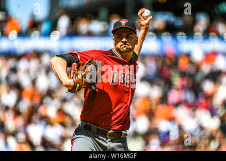 San Francisco, Californie, USA. 30 Juin, 2019. Arizona Diamondbacks relief pitcher T.J. McFarland (30) en action au cours de la MLB match entre les Diamondbacks de l'Arizona et les Giants de San Francisco au parc d'Oracle à San Francisco, Californie. Chris Brown/CSM/Alamy Live News Banque D'Images